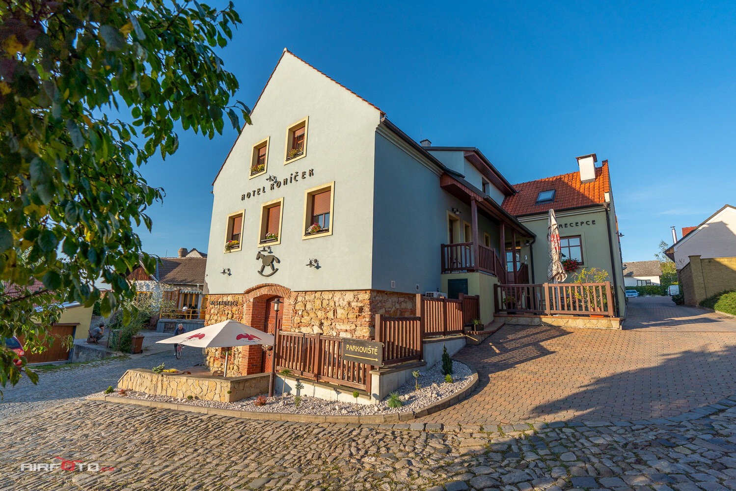 Hotel a restaurace Koníček